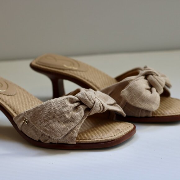 Kitten Heeled sandal with knotted fabric accent - Picture 1 of 8